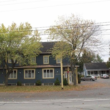 Hotel Fleurs Karaibes Saint-Alexandre-de-Kamouraska Екстериор снимка