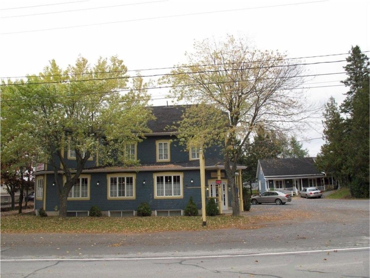 Hotel Fleurs Karaibes Saint-Alexandre-de-Kamouraska Екстериор снимка